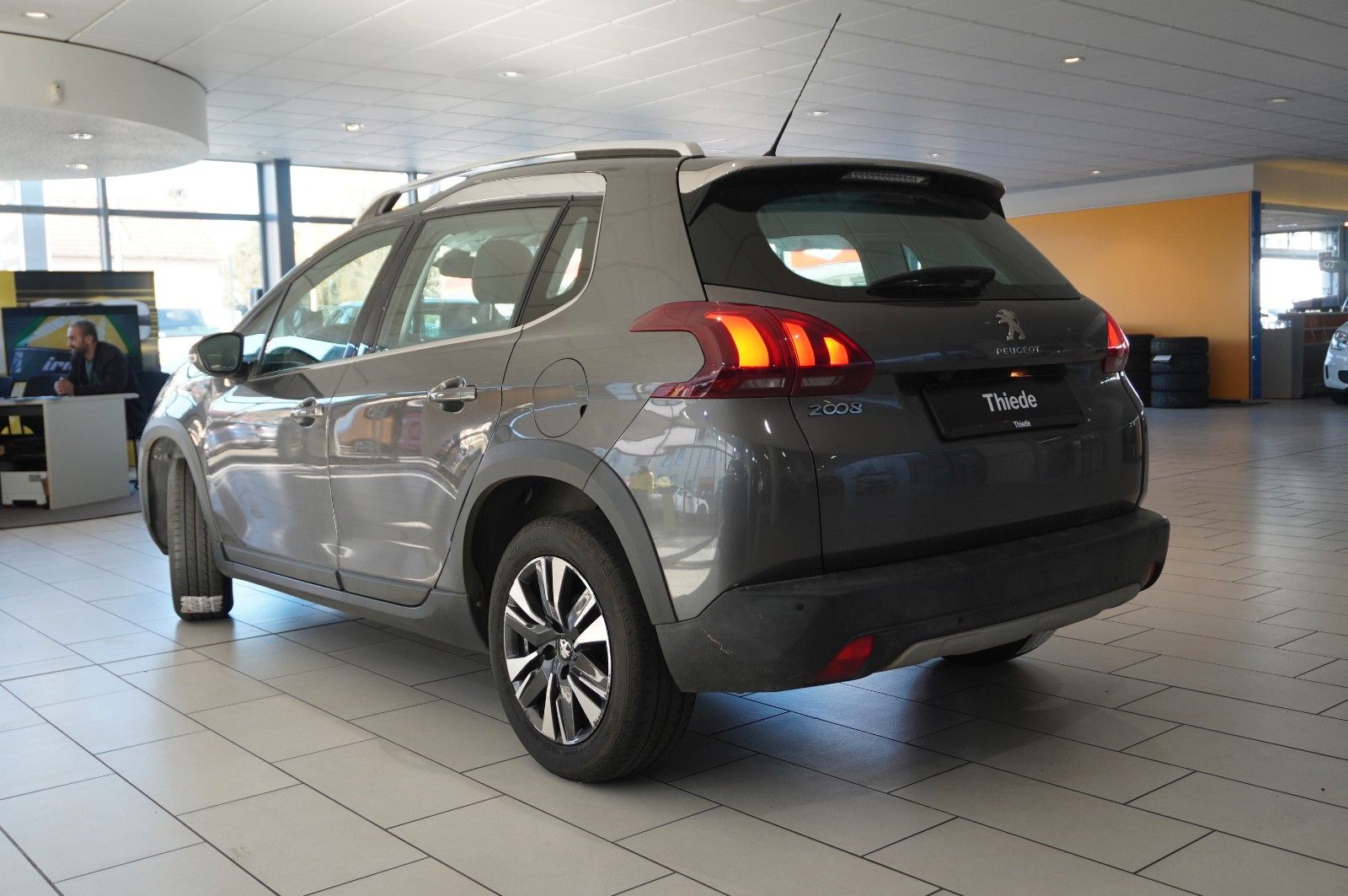 Fahrzeugabbildung Peugeot 2008 1.2 ALLURE NAVI/LED/KAMERA/SHZ/SPORT/TEMP.