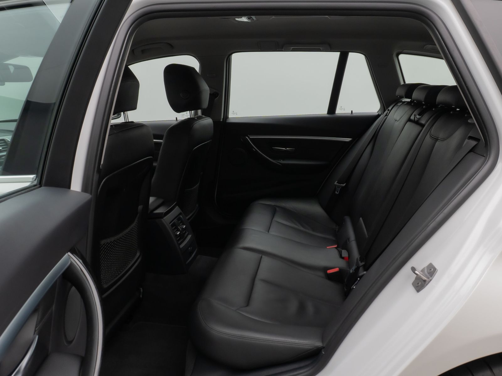 Fahrzeugabbildung BMW 320d Luxury Line Kamera HUD HiFi Stop&Go Komfort