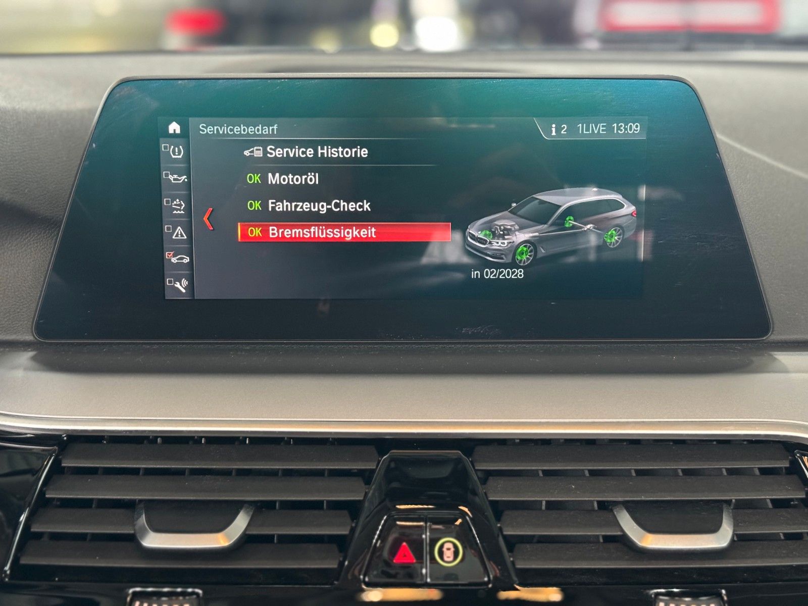 Fahrzeugabbildung BMW 520 d Touring "Business-P. Navi Connected Plus"