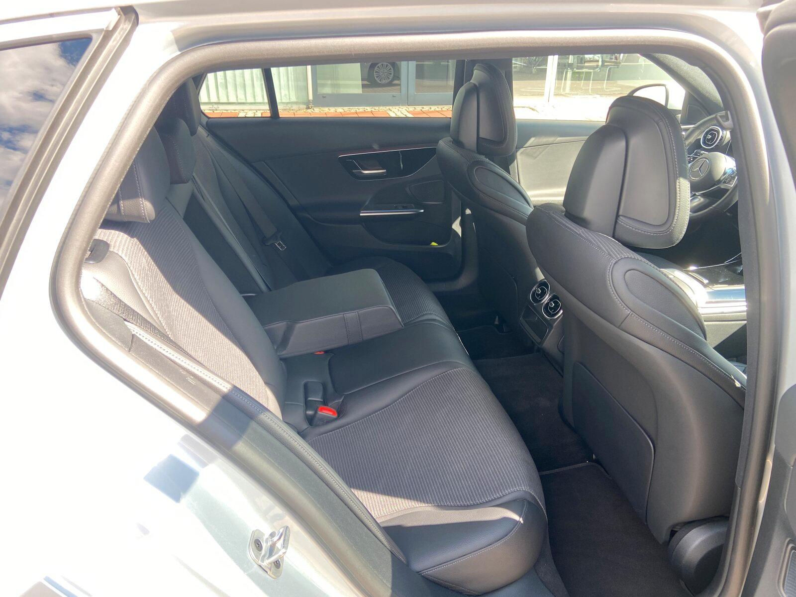 Mercedes-Benz C 180 T Avantgarde+AHK+Standhzg+RüKa+CarPlay+LED