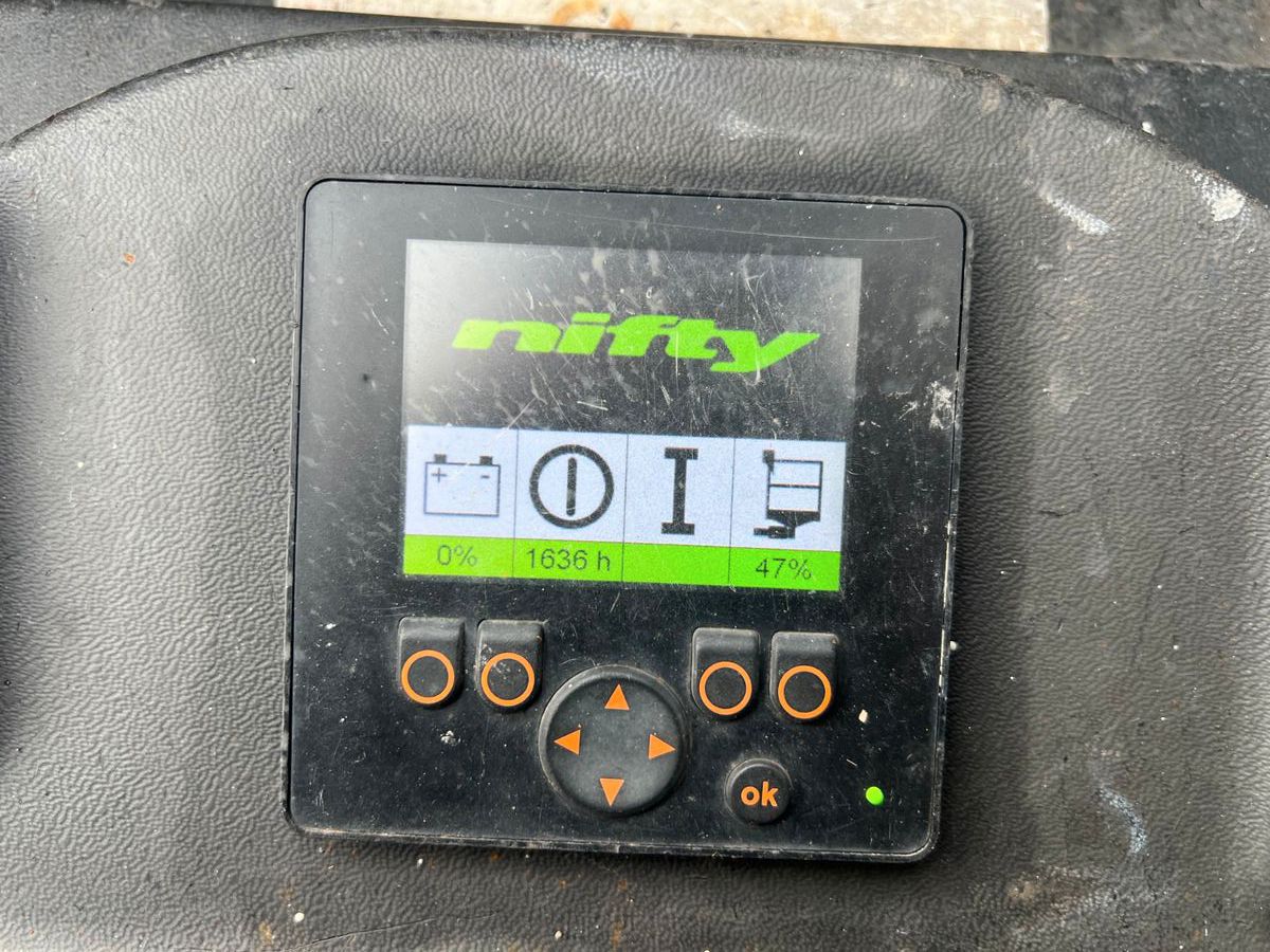 Fahrzeugabbildung Niftylift HR17D 4X4 / 1.636h / 17m Arbeithöhe