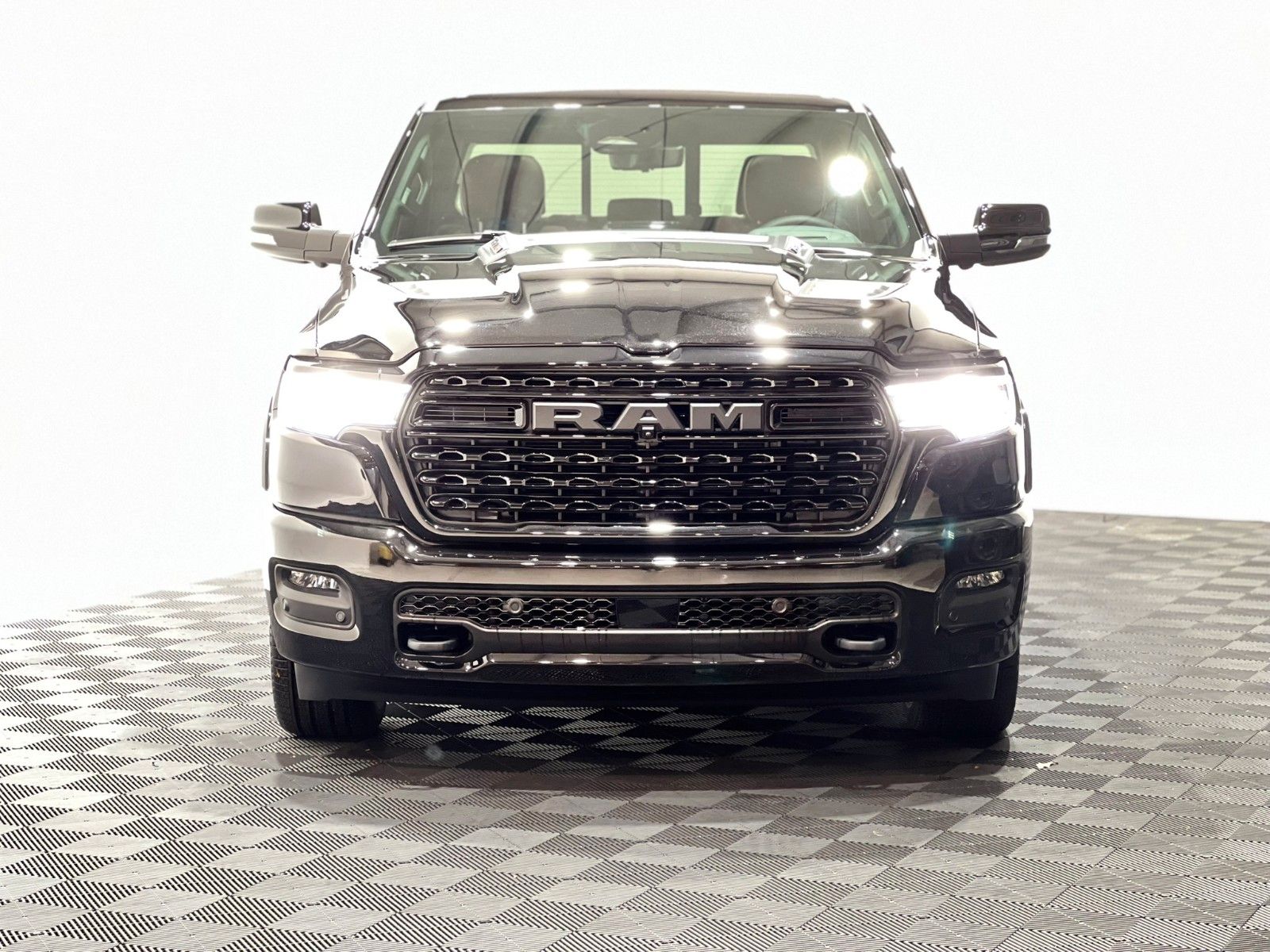 Fahrzeugabbildung Dodge RAM 1500 Limited Night MY25 *Ebony Red seats*