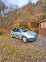 Ford Fiesta 1,3  Fun Klima, Bluetooth (Neue TÜV) - Ford Fiesta aus 2005: 1.3