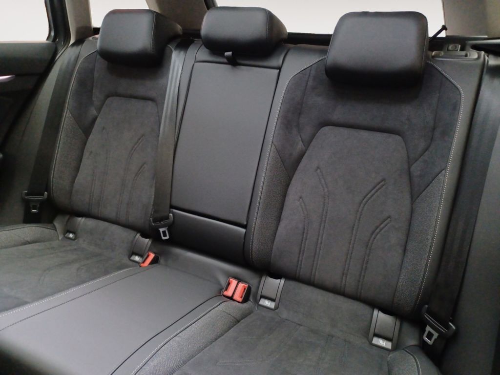 Fahrzeugabbildung Volkswagen Golf Variant 1.5 eTSI DSG Style Navi, AHZV uvm.