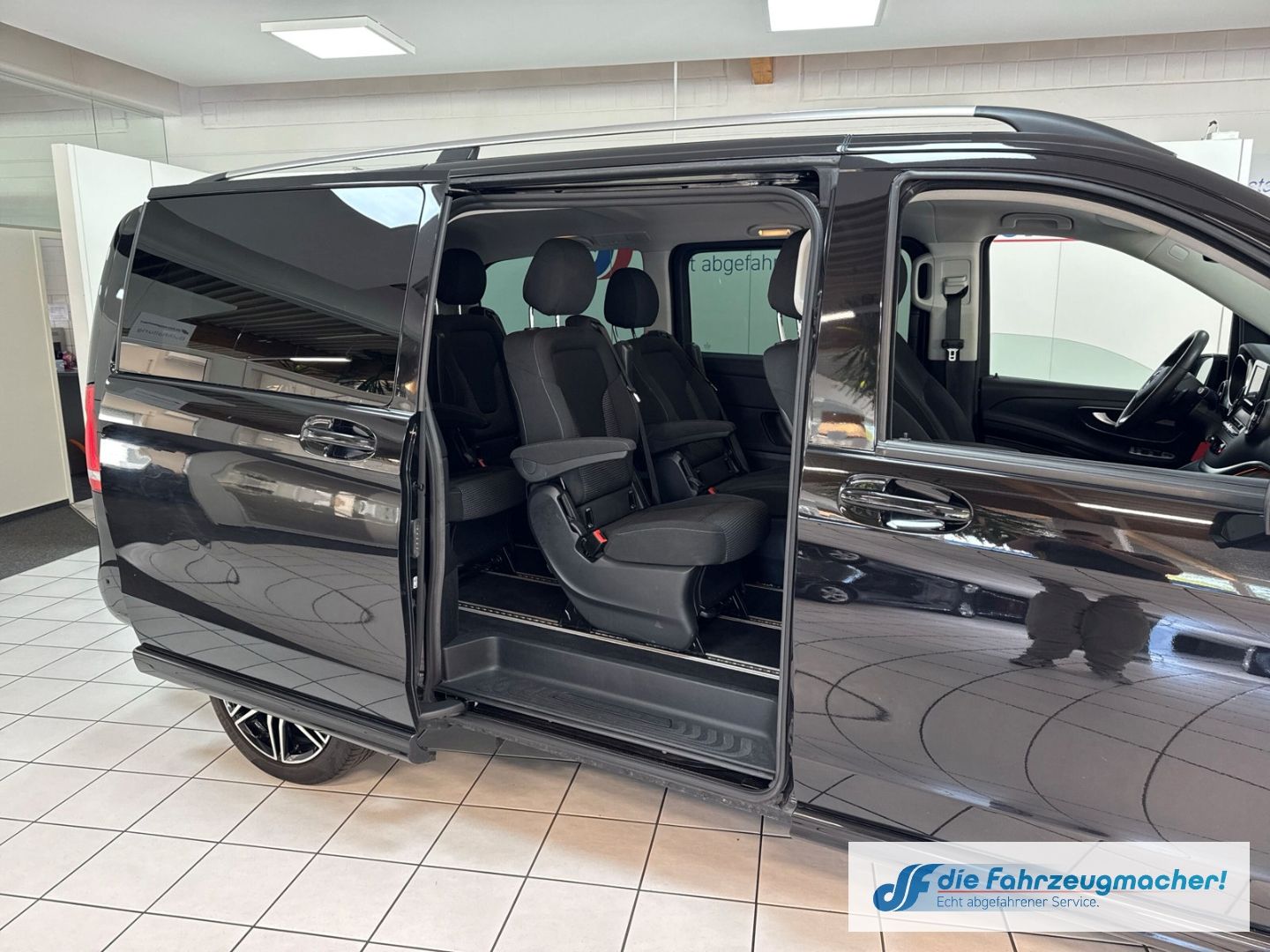 Fahrzeugabbildung Mercedes-Benz V 300 -Klasse  EDITION 2020 4MATIC lang AMG AHK-