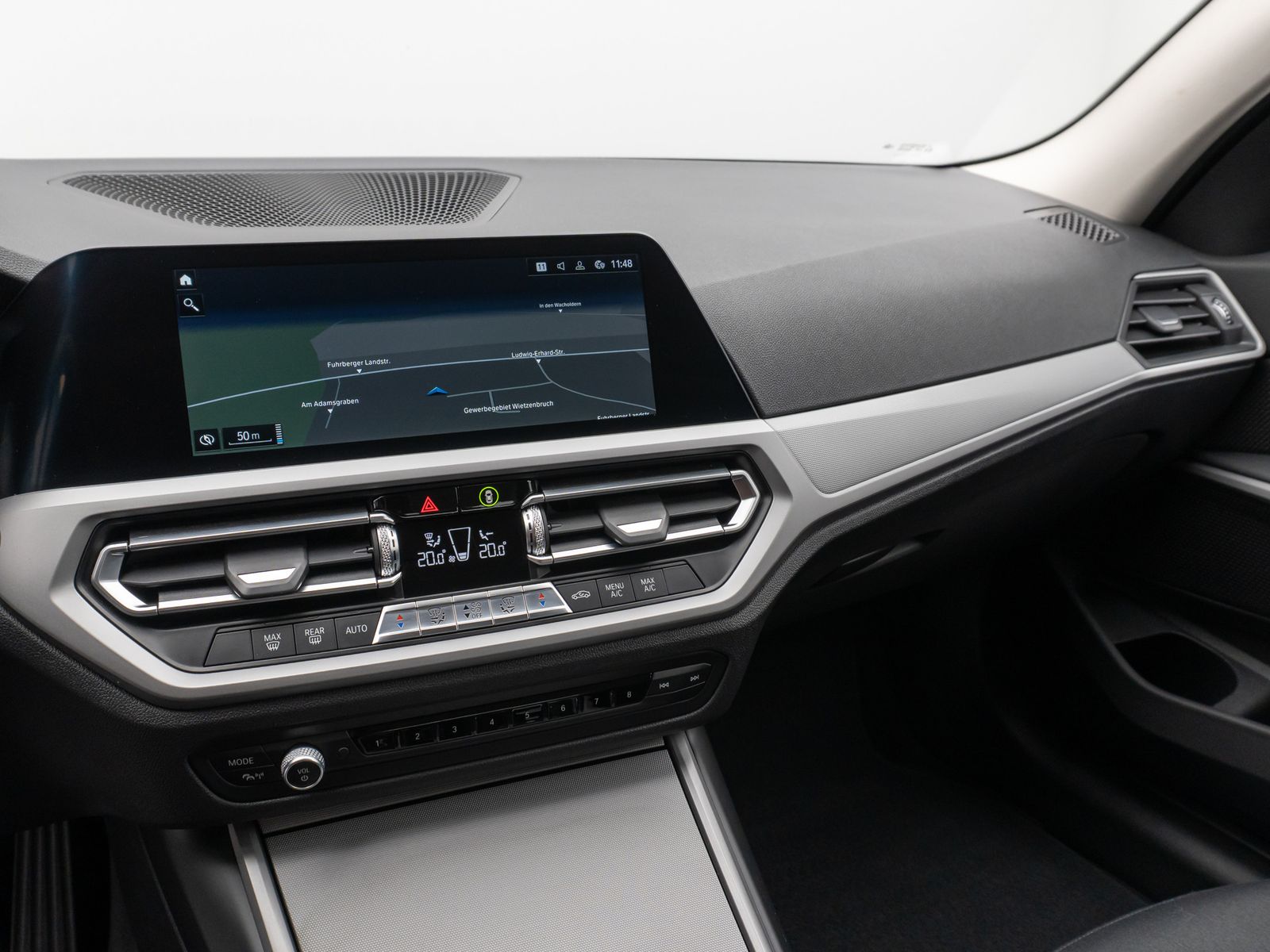 Fahrzeugabbildung BMW 330e CockPitPr Navi PDC Alarm Geschwindigkeitsre