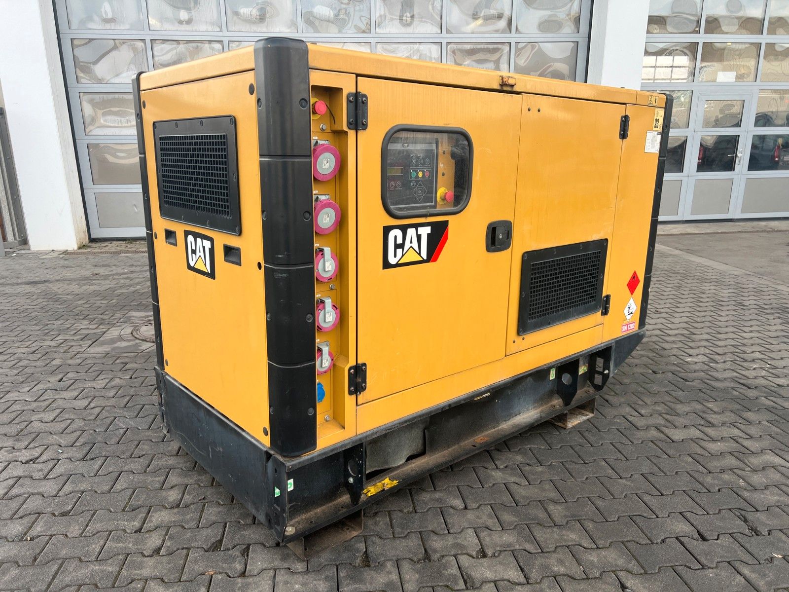 Fahrzeugabbildung CAT DE65E3 / Stromerzeuger / 60KVA / 2017 / 17.917h