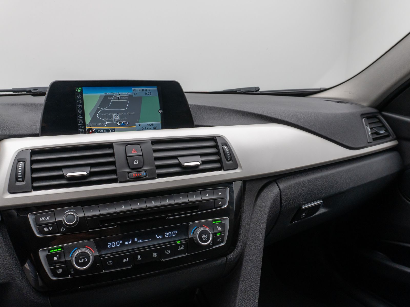 Fahrzeugabbildung BMW 320d xD Navi Lordos PDC LED Komfort AHK Sport