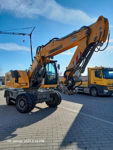 Liebherr A916 