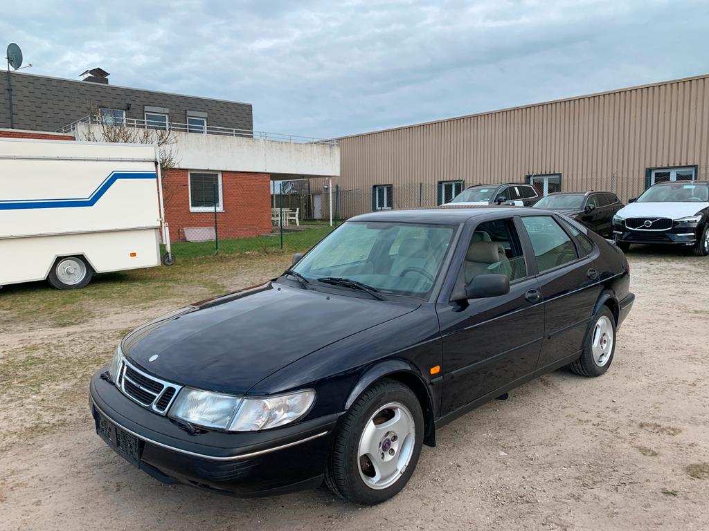 Saab 900