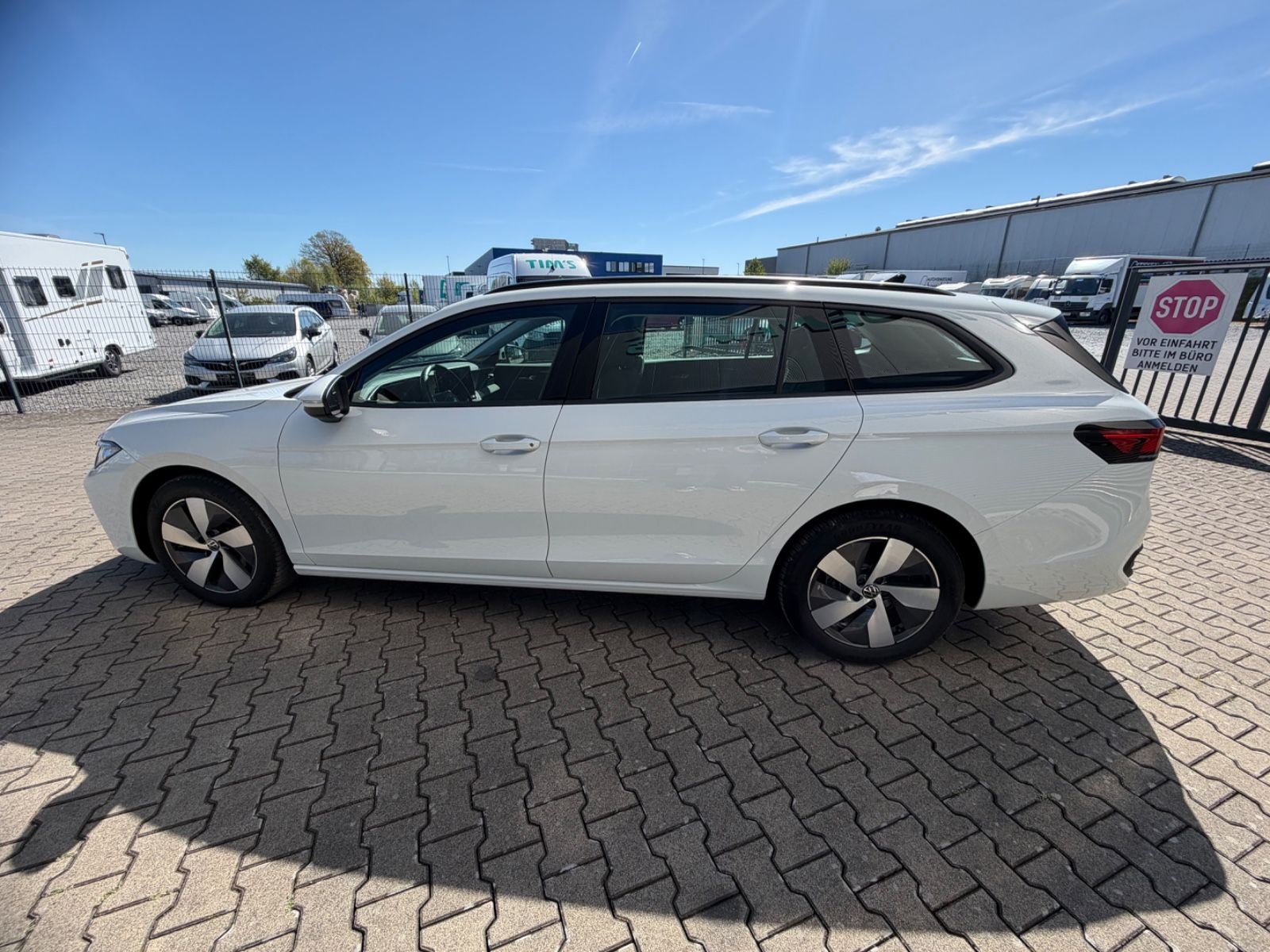 Fahrzeugabbildung Volkswagen Passat Variant 1.5 eTSI 110 kW