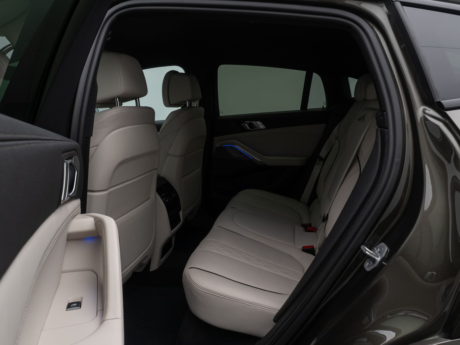 Fahrzeugabbildung BMW X6 xD40d M Sport 360° HUD H/K 22Zoll Individual