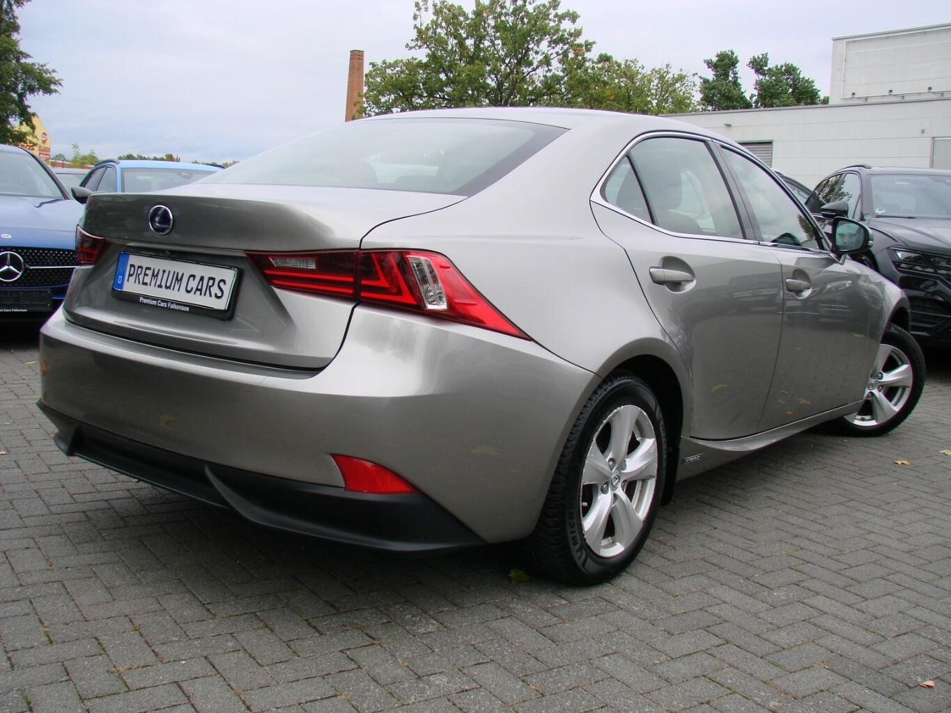 Lexus IS 300 h 2.5L Hybrid Automatik Tepomat Kamera Na