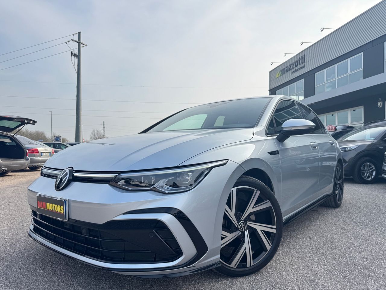 Volkswagen VOLKSWAGEN GOLF 8 R-LINE DSG 1.5 eTSI 150 CV EVO imagem 3