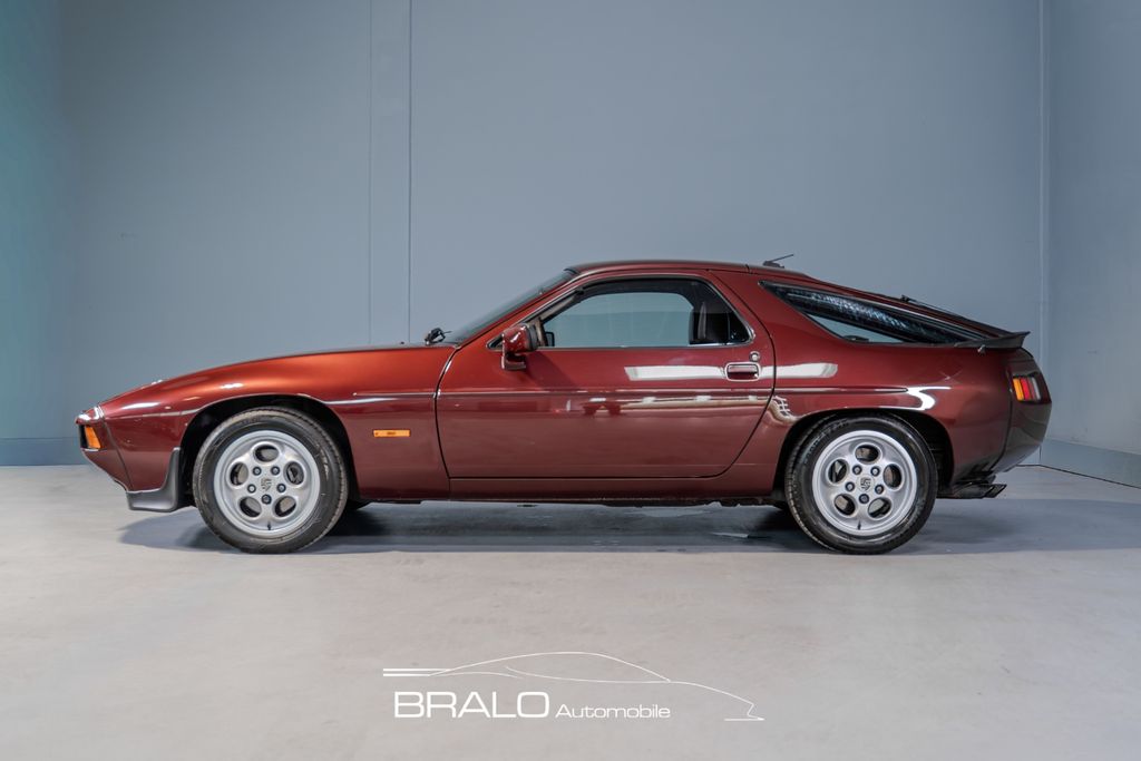 Porsche 928