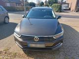 Volkswagen VW Passat B8 1.6 TDI Highline DSG AHK ACC ... - Volkswagen Passat in Düsseldorf