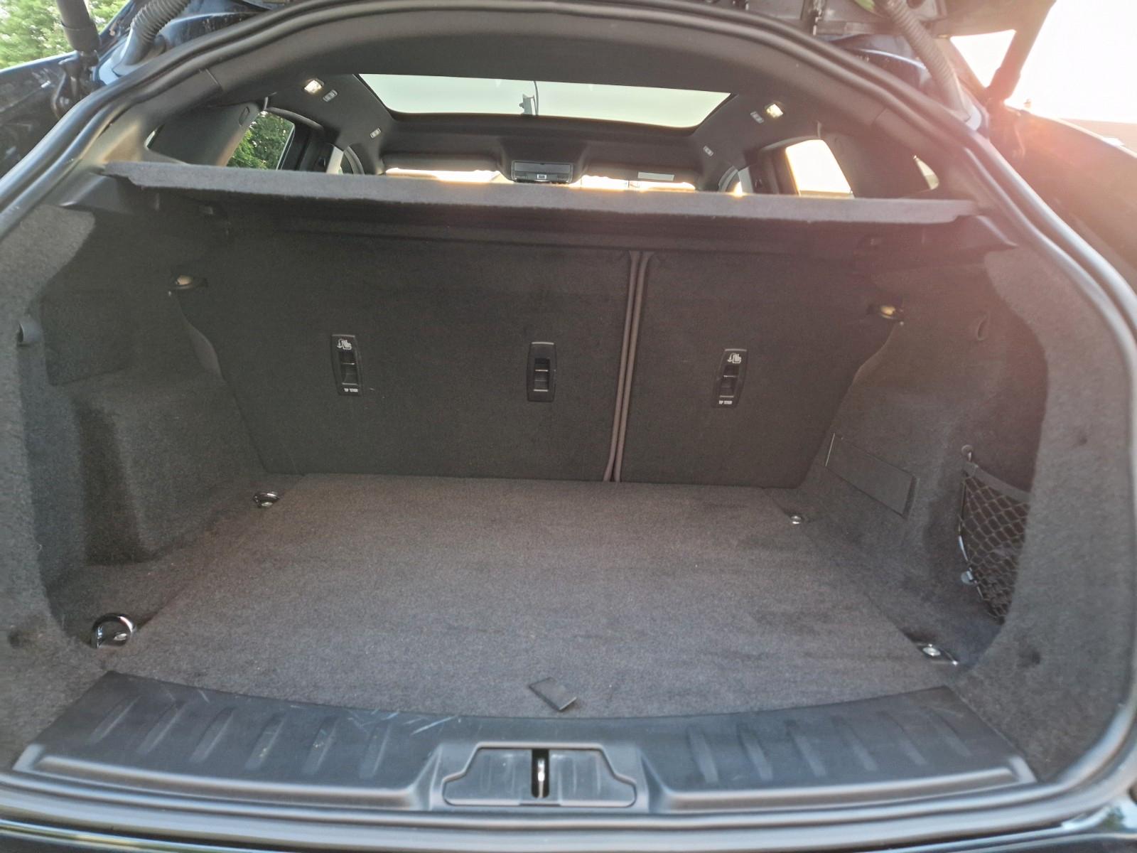 Jaguar E-Pace P300 R-Dynamic SE AWD +PANO+MERIDIAN+