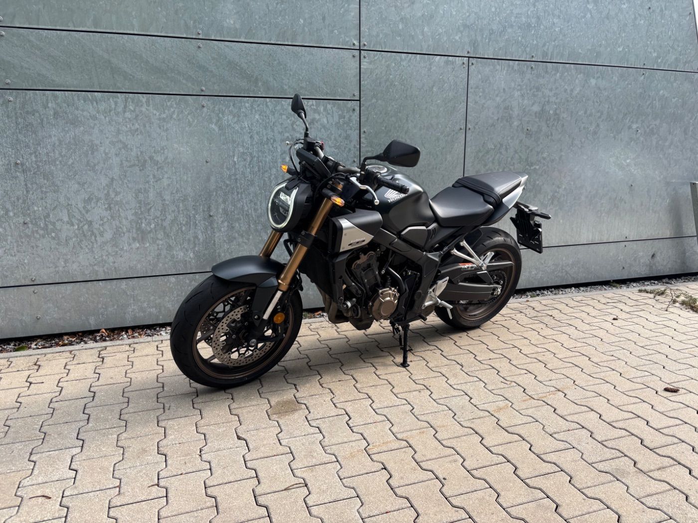 Fahrzeugabbildung Honda CB 650 R mit Tieferlegung um 35 mm