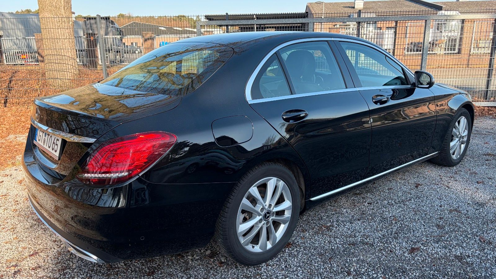 Fahrzeugabbildung Mercedes-Benz Limousine  Buisiness Pkus