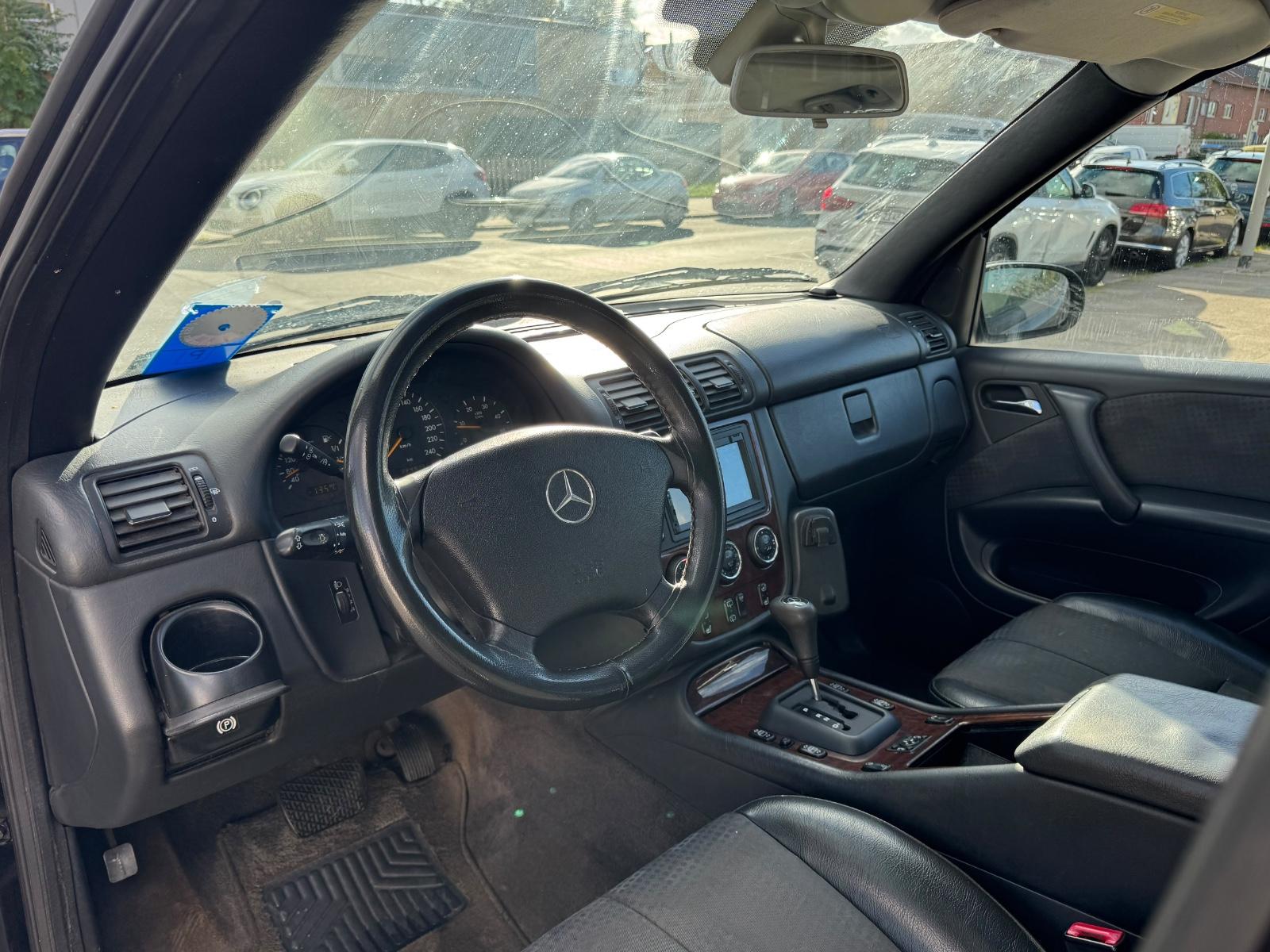 Mercedes-Benz ML270 2004 — photo 8