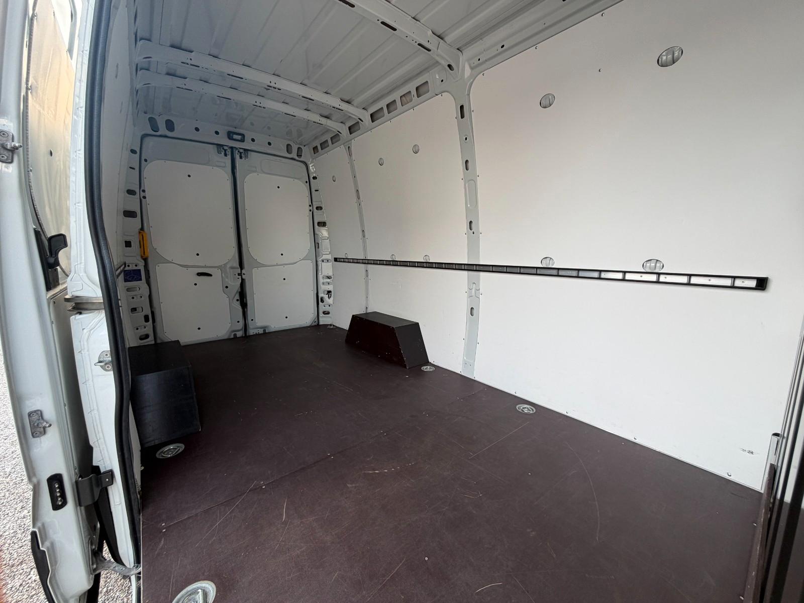 Iveco Daily 35S18V L3H2 3.0 L Hi-Matic AHK Navi Kamera