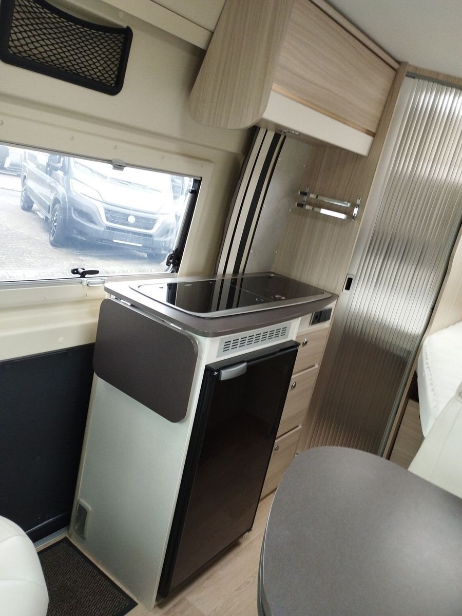 Fahrzeugabbildung Rapido Vans Dreamer D42 FUN