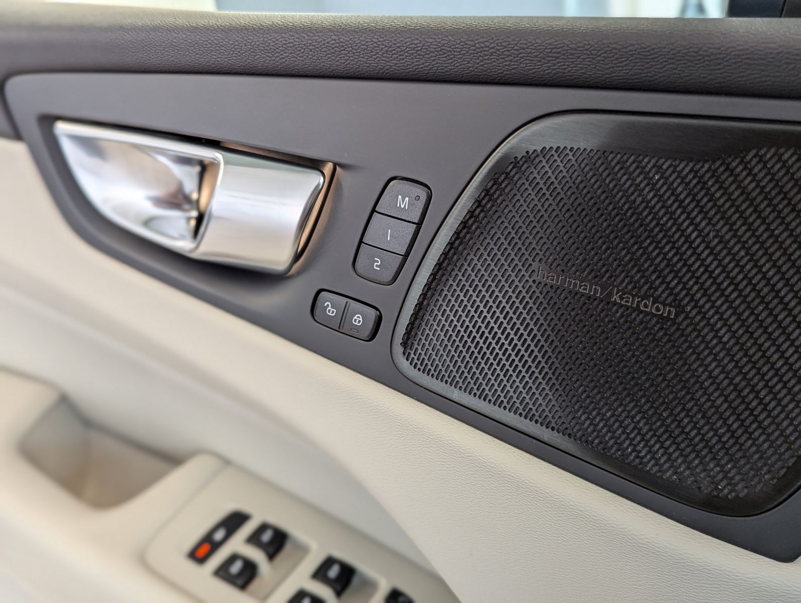 VOLVO XC60 Inscription HUD Harman H/K Pano Cam 360° - Image 22