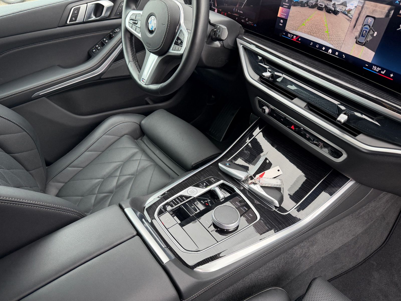 Fahrzeugabbildung BMW X5 30 d xDrive M Sport/HEAD-UP/360°/SOUND/AMBIEN