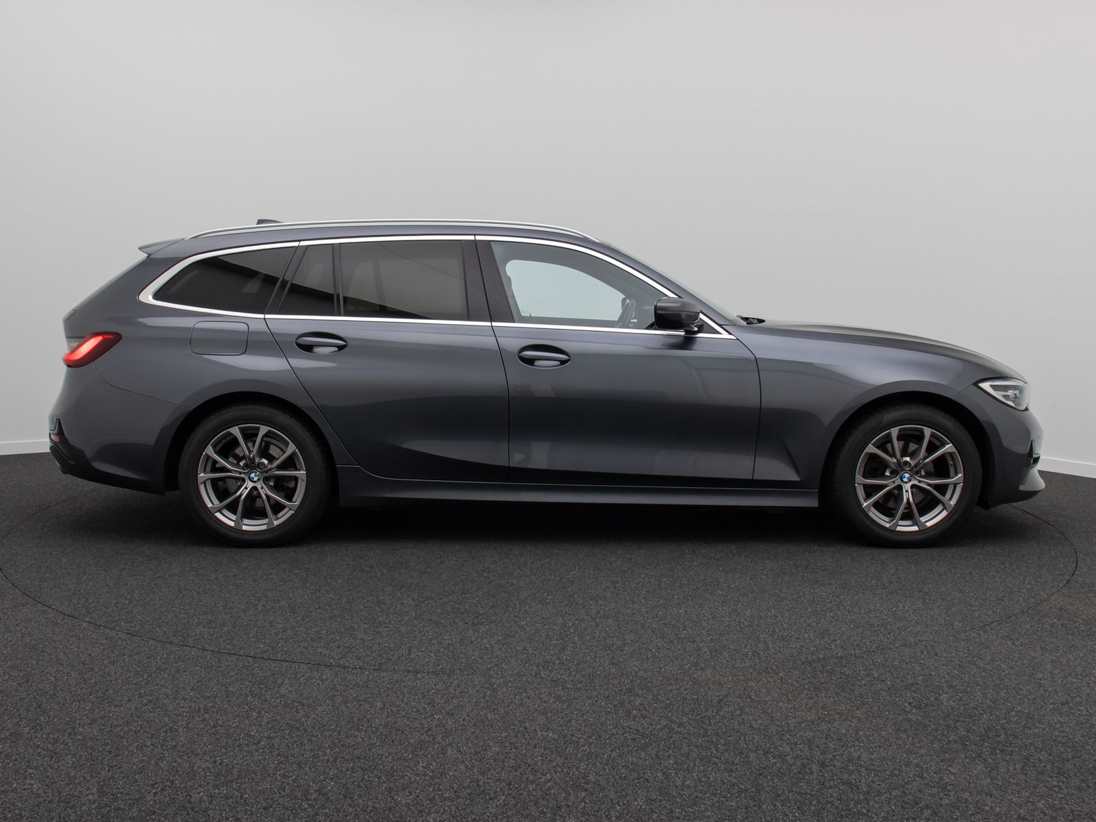 Fahrzeugabbildung BMW 320d Sport Line Alarm DAB AHK H/K Individual LED