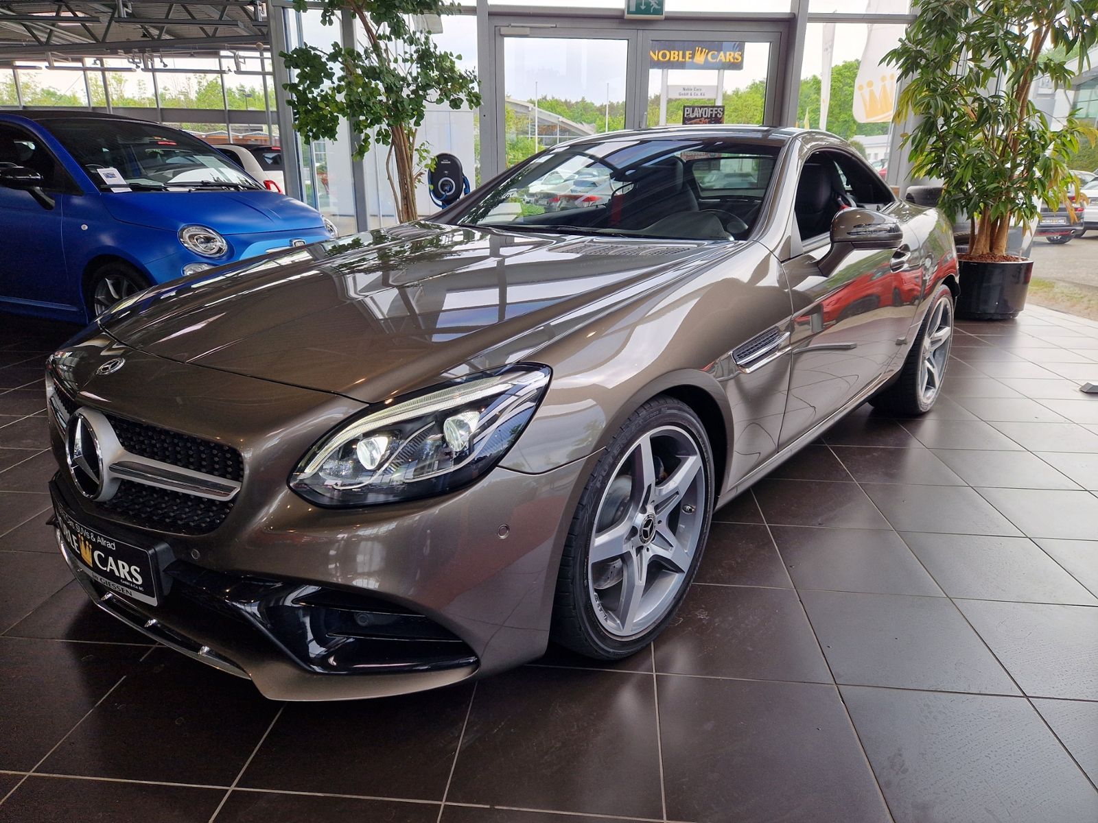 Fahrzeugabbildung Mercedes-Benz SLC 300 AMG MEMORY LED NAVI RFK