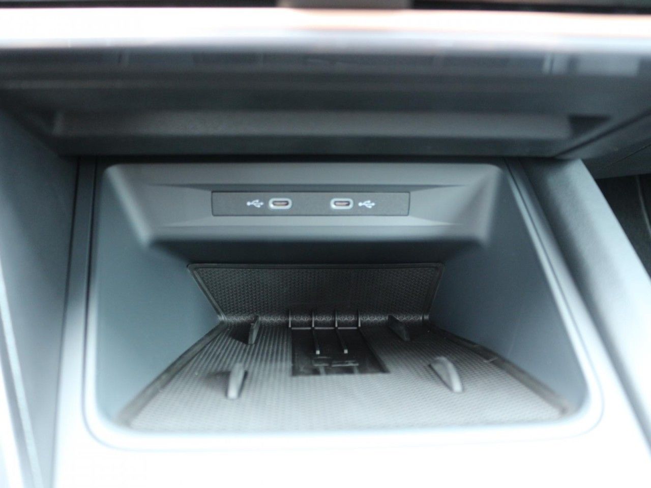 Fahrzeugabbildung CUPRA Leon Sportstourer 1.5 eTSI 110 kW
