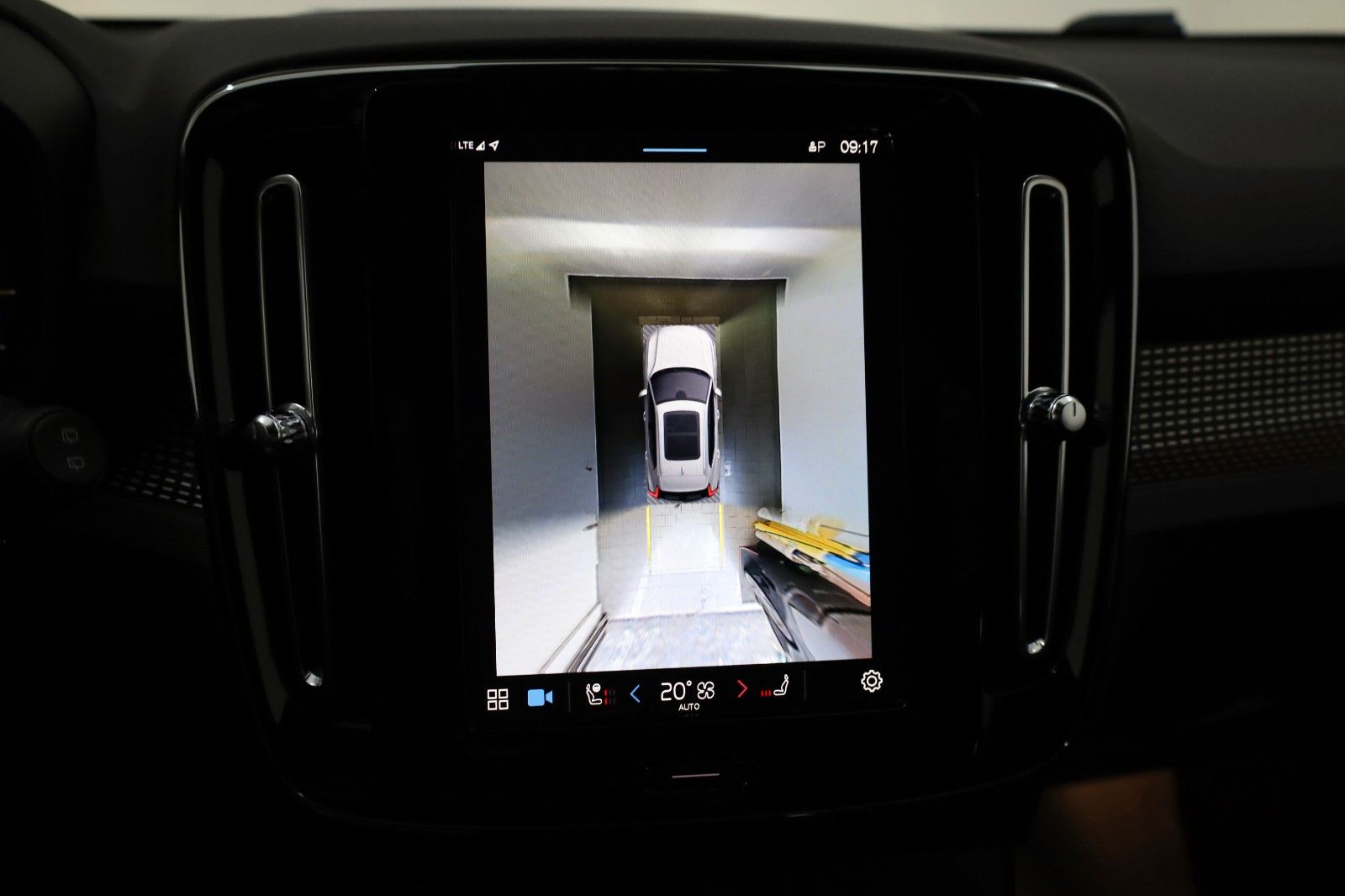 Fahrzeugabbildung Volvo XC40 Pro Twin P8 AWD,T.Leder,Navi,Panorama,AHK