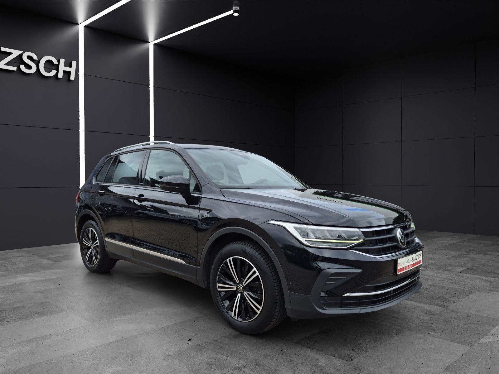 Fahrzeugabbildung Volkswagen Tiguan TSI United DSG LED Navi AID ACC Park-Assi