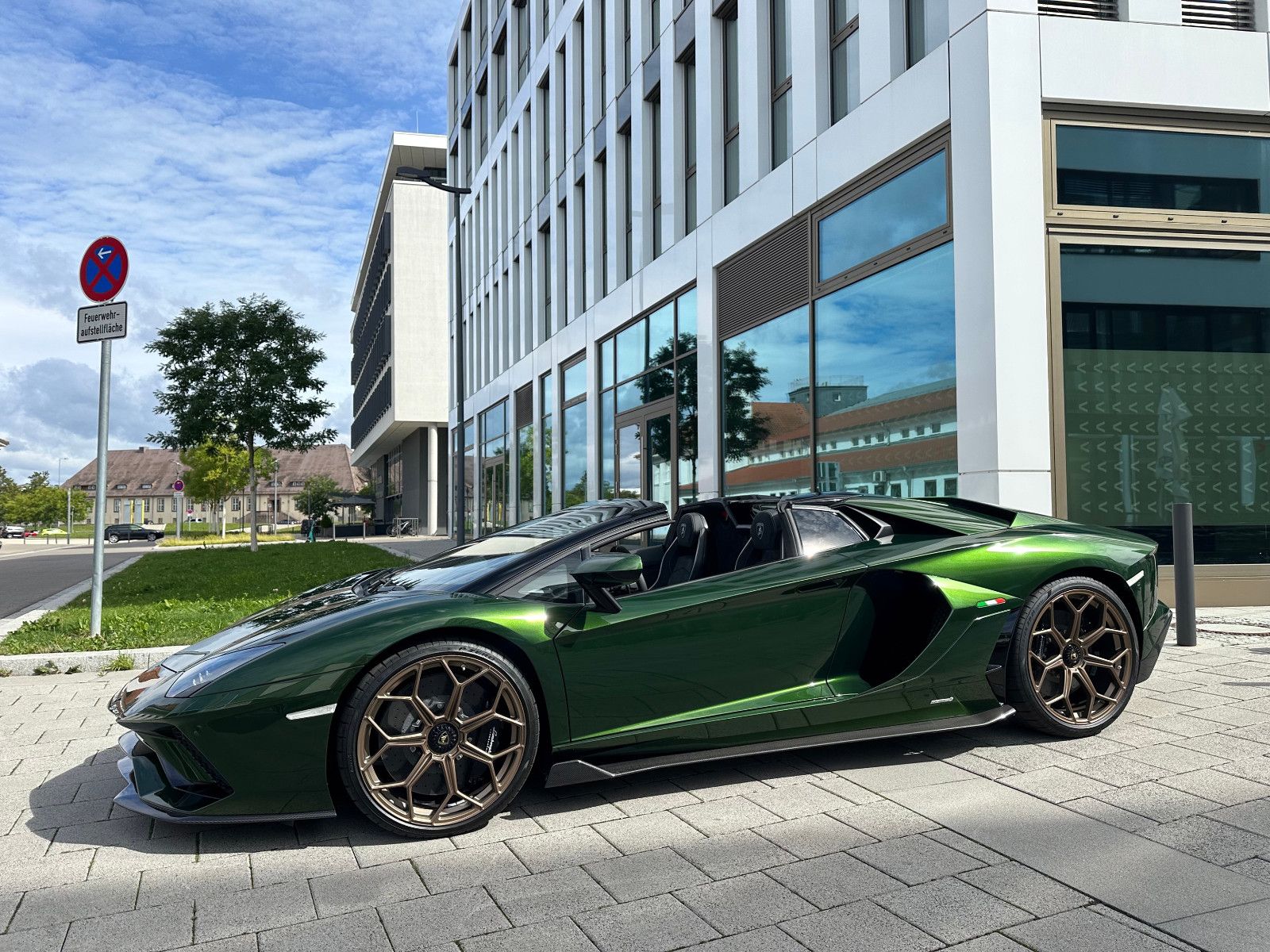 LAMBORGHINI Aventador