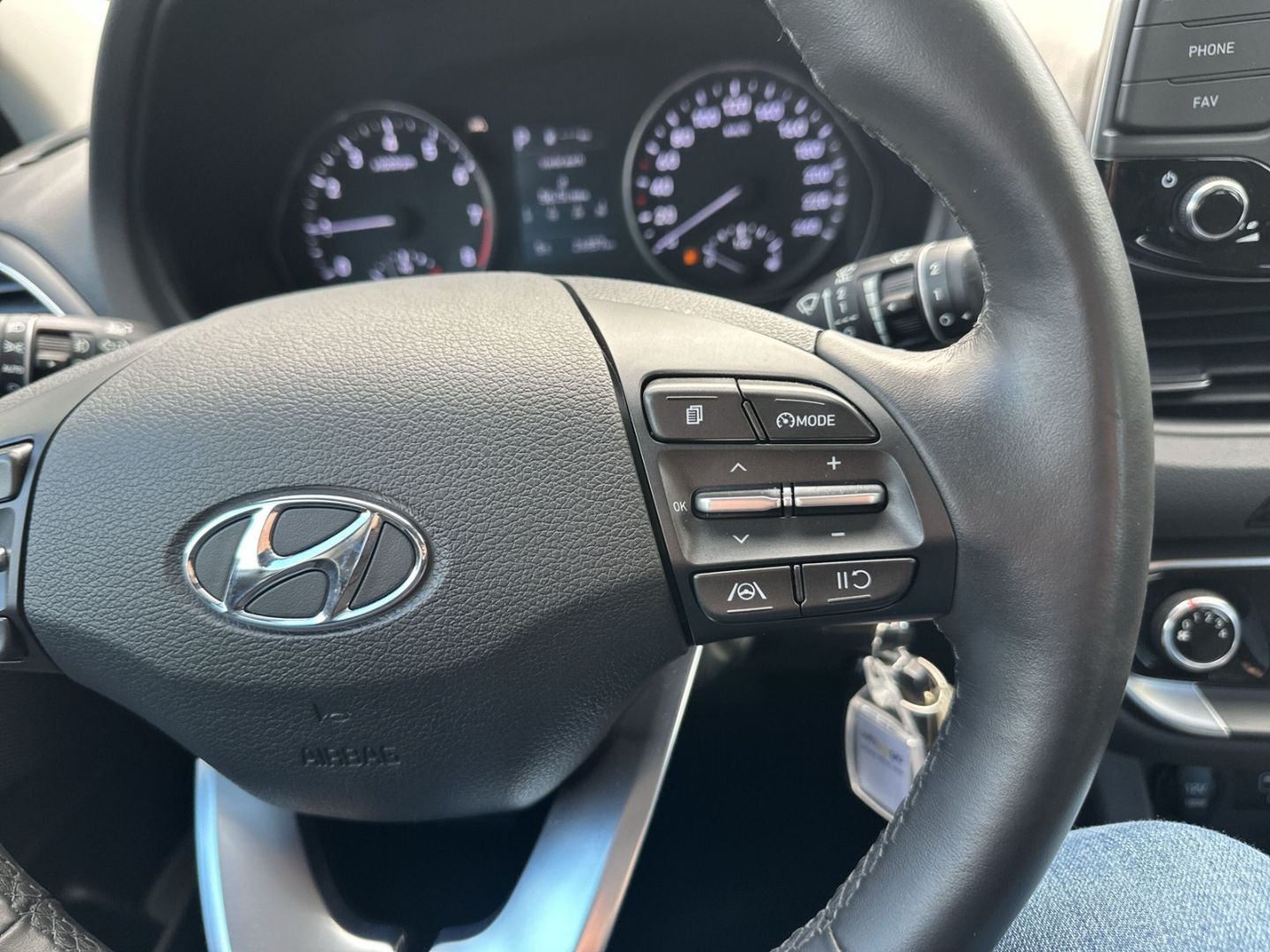 Fahrzeugabbildung Hyundai i30cw DCT AUTOMATIK KLIMA + SITZHEIZUNG + TEMPOM