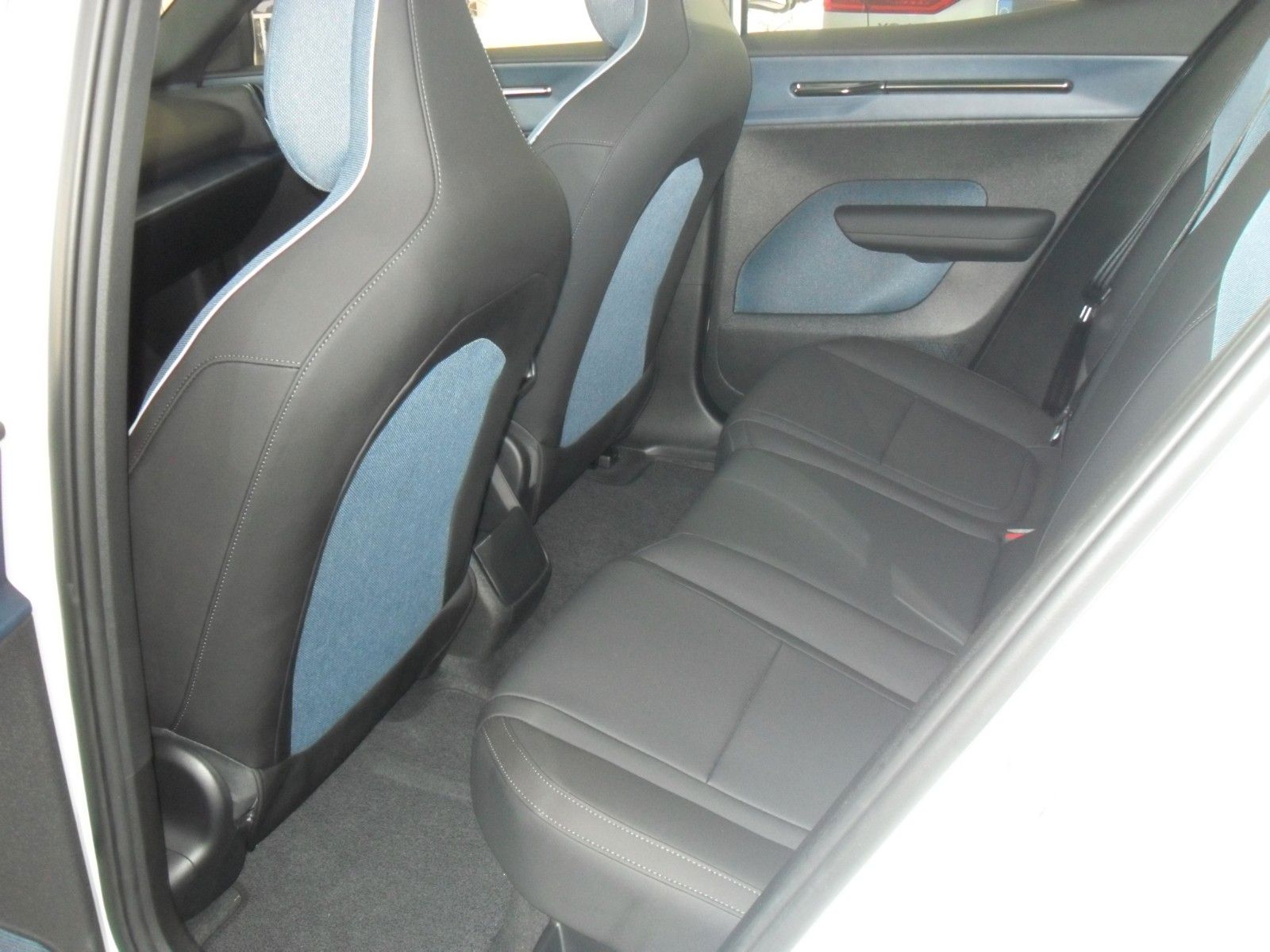 Fahrzeugabbildung Volvo EX30 Ultra 2WD | Winterpaket