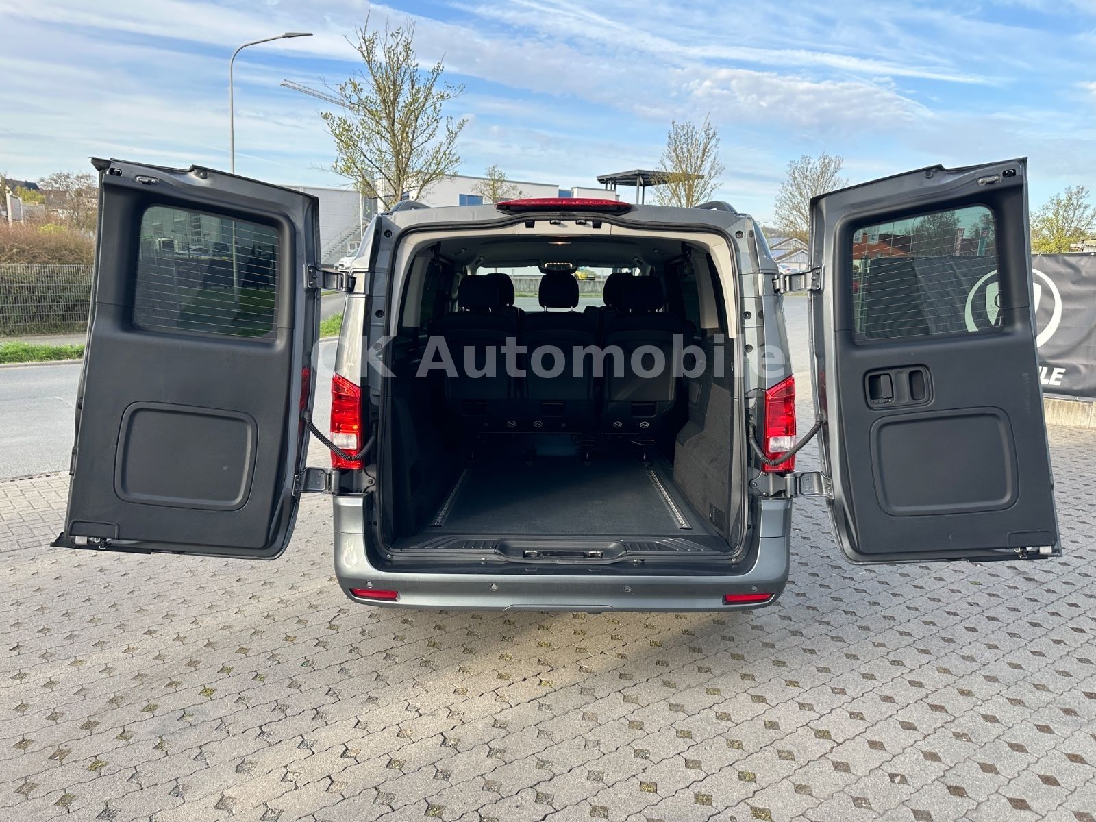Fahrzeugabbildung Mercedes-Benz Vito 124 Mixto 4x4 lang/5Sitze/Navi/LED/Kam./AHK