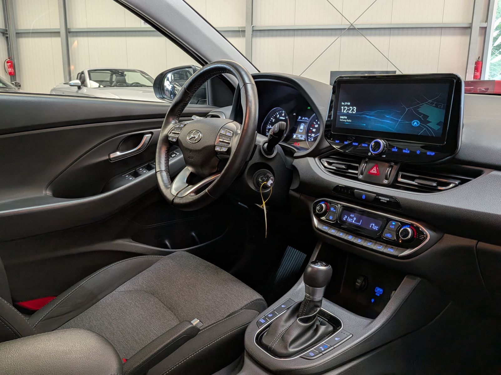Fahrzeugabbildung Hyundai i30 1.5 T-GDI DCT Trend MHEV Cam Navi LED-Paket