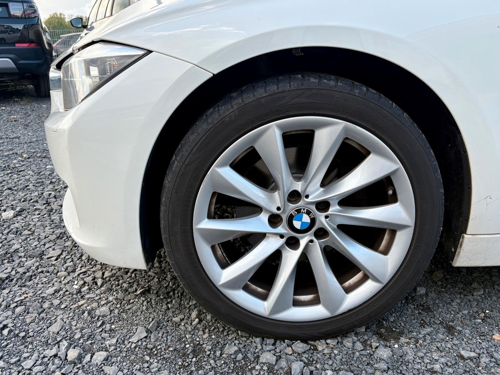 Fahrzeugabbildung BMW 320d Tour. Navi PDC 18"LMR 1.HAND Klimaautomatik