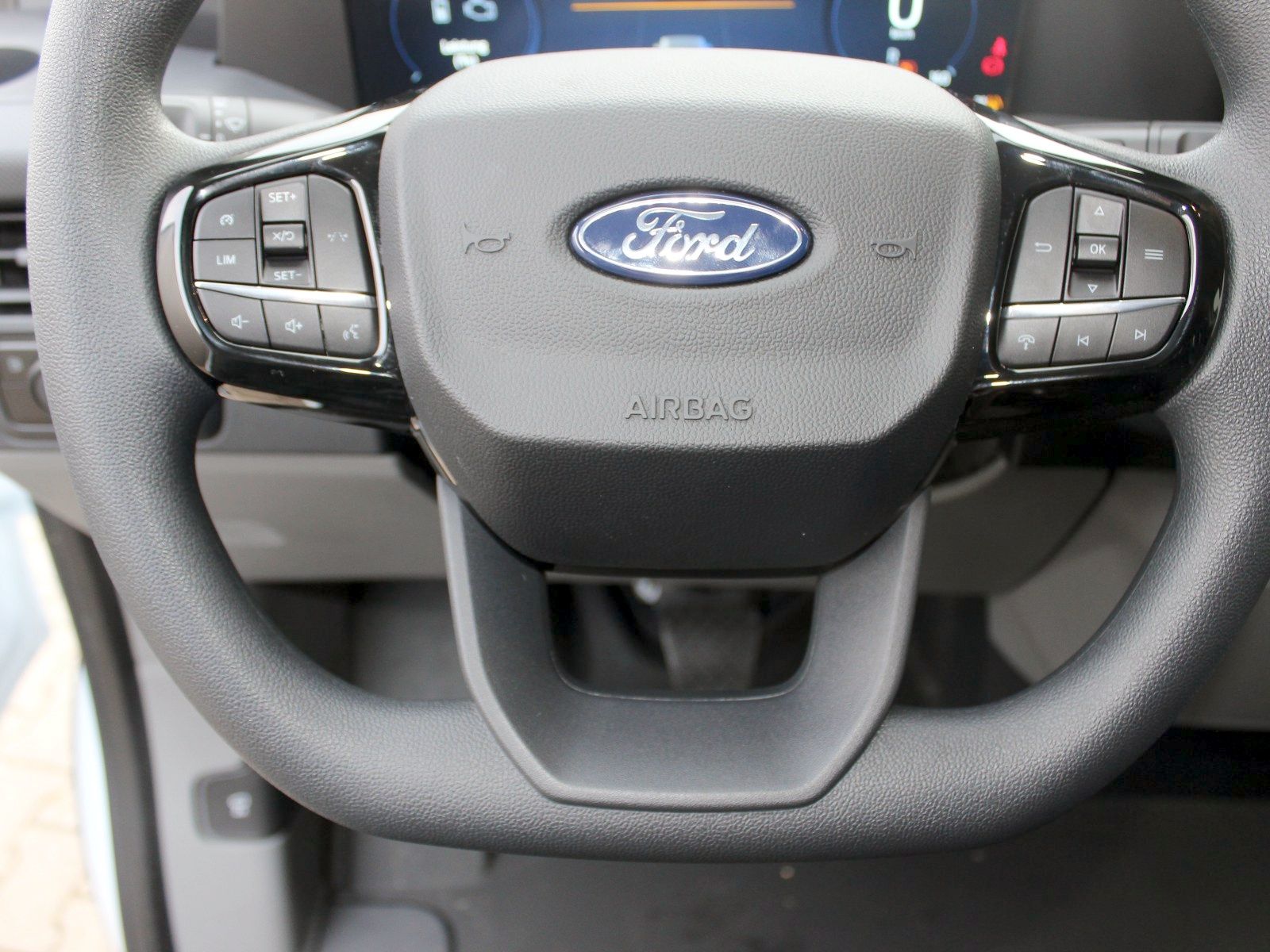 Fahrzeugabbildung Ford Transit Custom 320 L1 Trend FWD Plug-in Hybrid