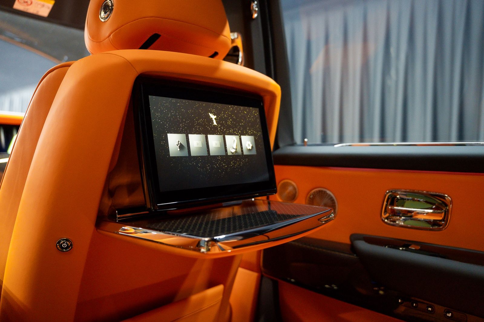 Fahrzeugabbildung Rolls-Royce Cullinan Black Badge 4Seats Starlight 2025 FULL