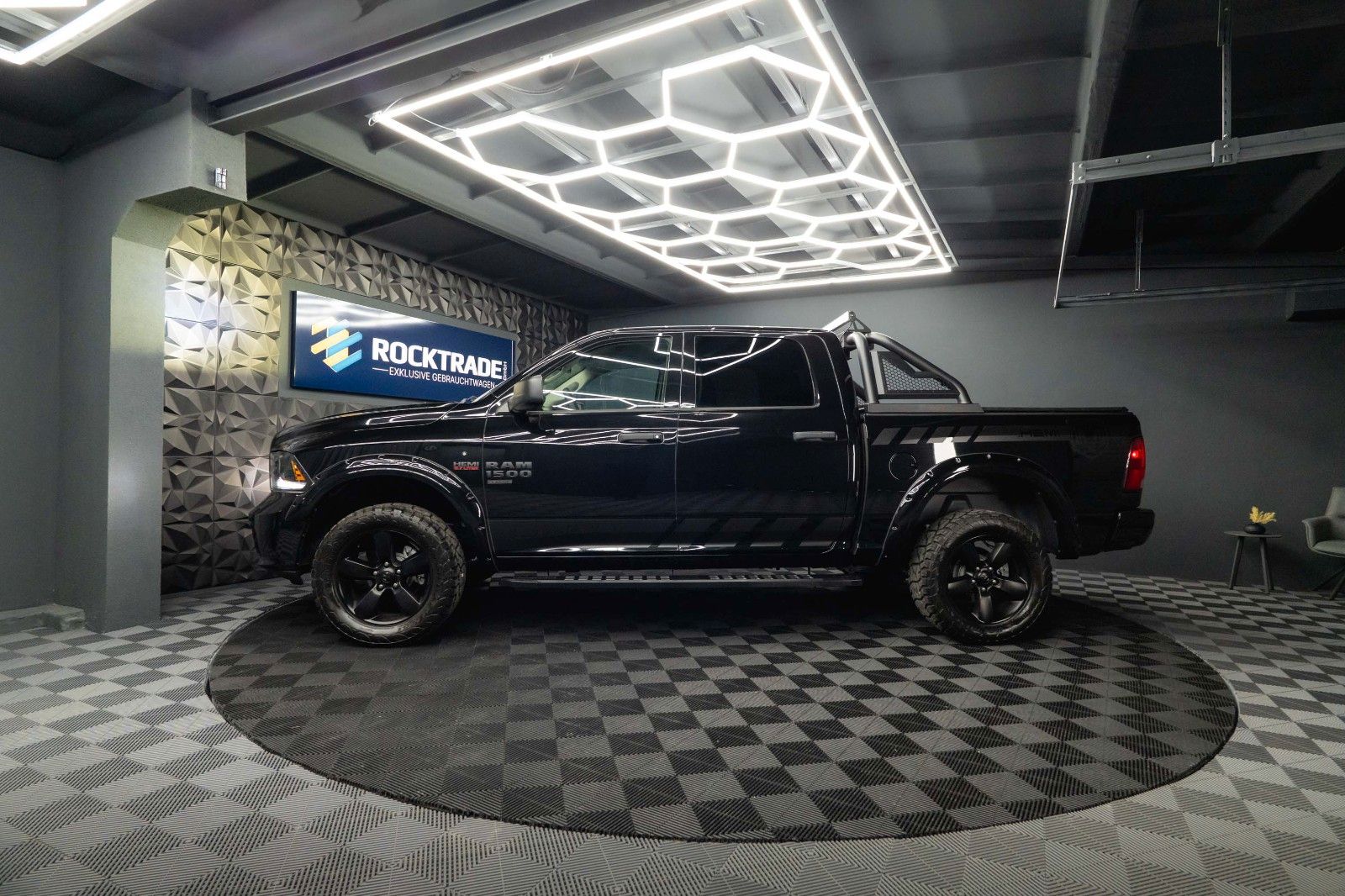 Fahrzeugabbildung Dodge RAM 5.7 V8 HEMI 4x4 OFFROAD Night-Paket *LED*AHK
