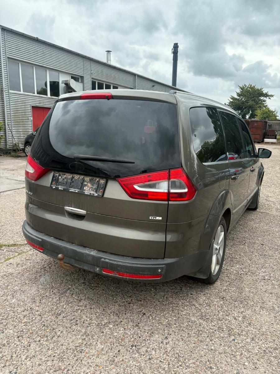 Ford Galaxy 2010 — салон