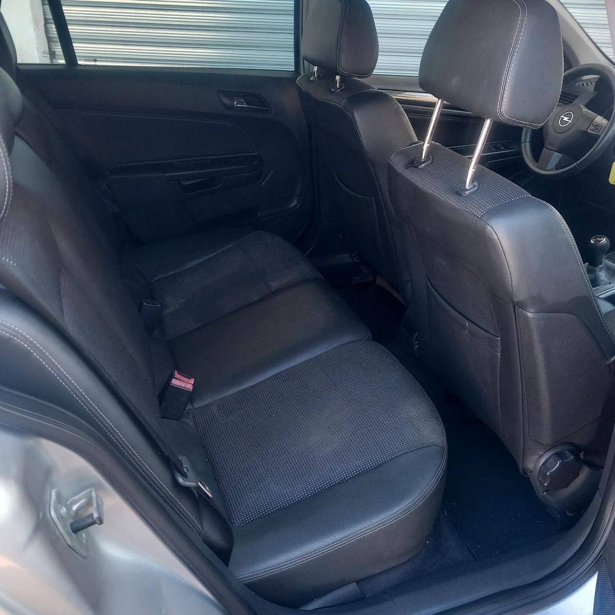 Opel Astra 2005 — photo 12