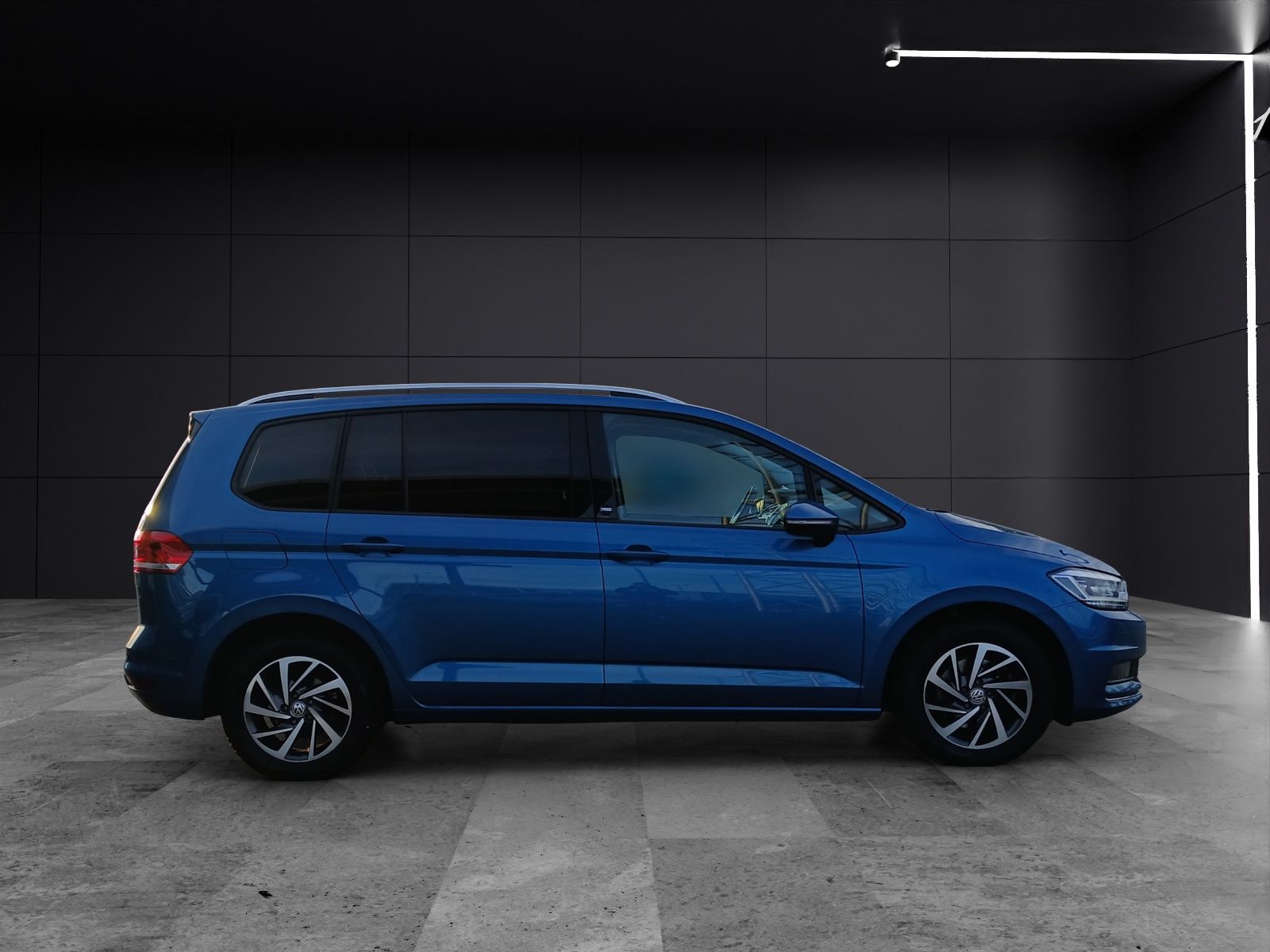 Fahrzeugabbildung Volkswagen Touran TSI Sound DSG LED AHK Navi ACC PDC SH