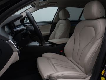 Fahrzeugabbildung BMW 530e Tour HUD Laser Sportsitz Komfortzugang