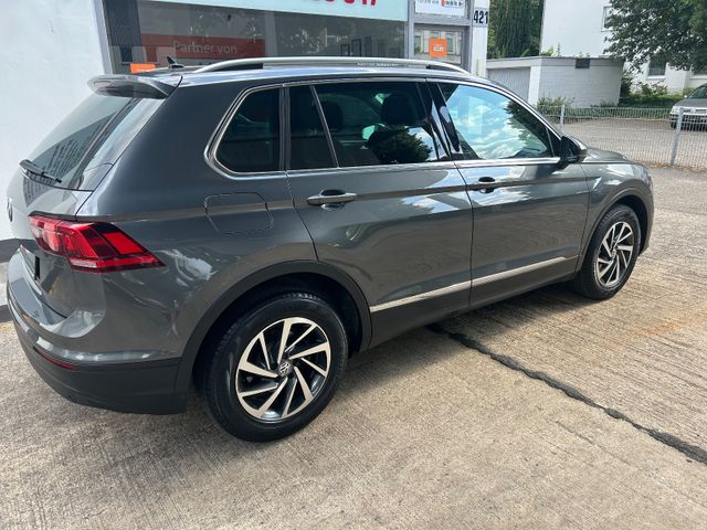 Fahrzeugabbildung Volkswagen Tiguan Sound+Panorama+Navi+PDC+BT+SHZ+LED+1.Hand