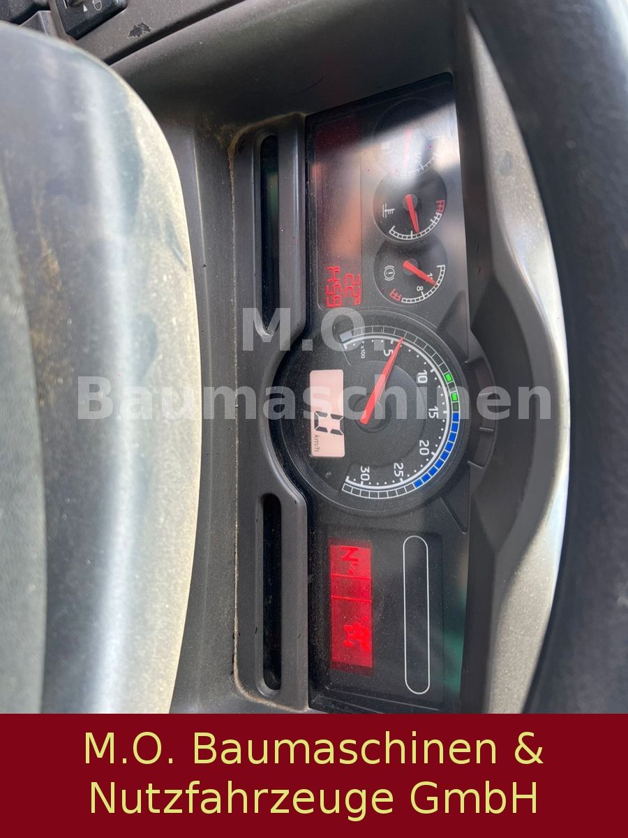 Fahrzeugabbildung Renault Kerax 450.42 / 8x4 / Bordmatik / Blatt/Blatt