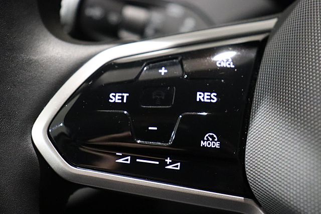 ID.4 Pure 125kW Wärmepumpe IQ-LIGHT ACC Anschlus