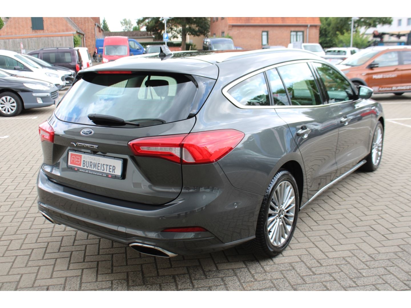 Fahrzeugabbildung Ford Focus Turnier Vignale ACC LED TWA Pano AHK RFK W